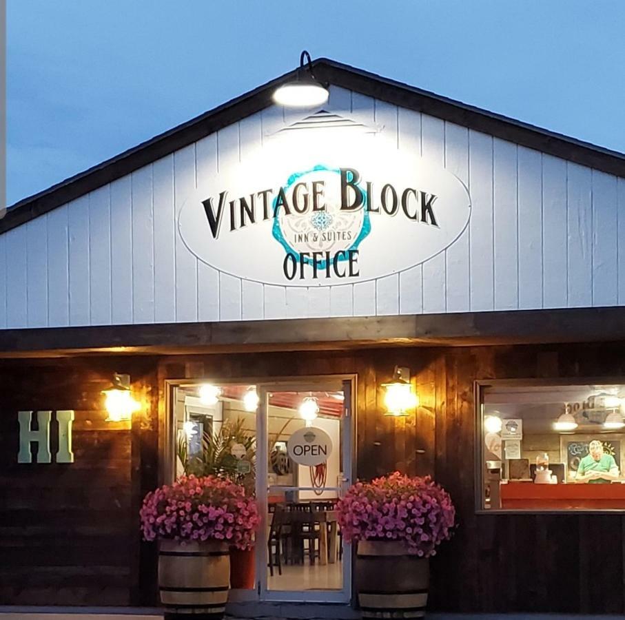 Vintage Block Inn & Suites Okoboji Exteriér fotografie